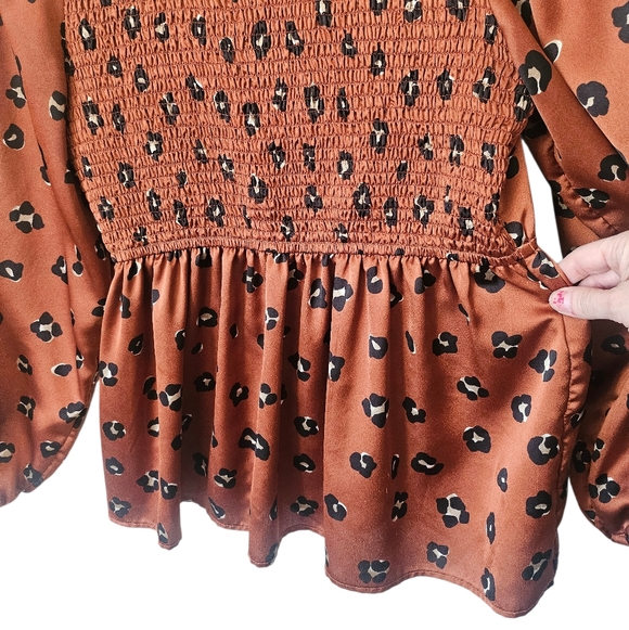 Dress Forum Cheetah Print Babydoll Smocked Top, Contemporary Animal Print Size S - Picture 5 of 9